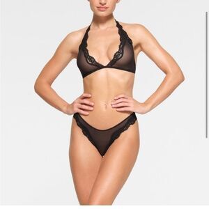 Skims Summer Mesh Lace‎ Plunge Halter Bralette in Onyx -4X